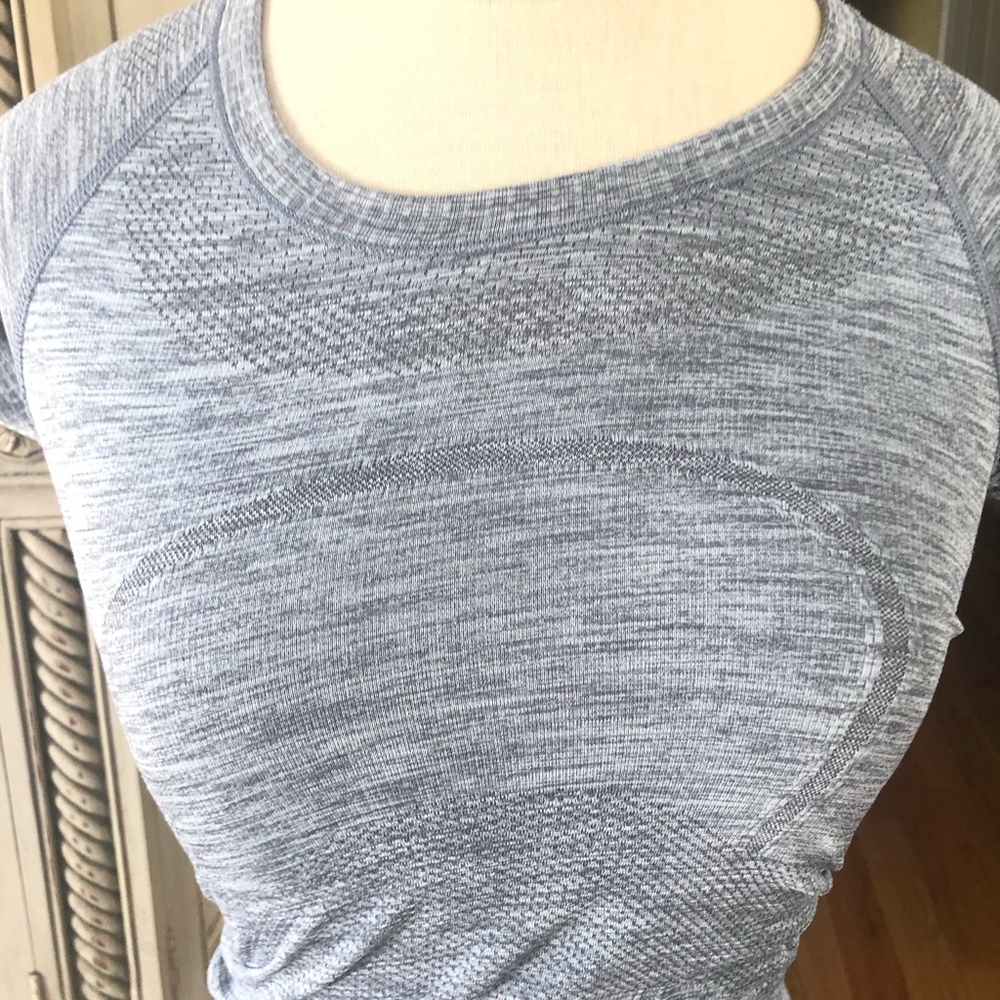 Lululemon athletic top - Picture 2 of 3
